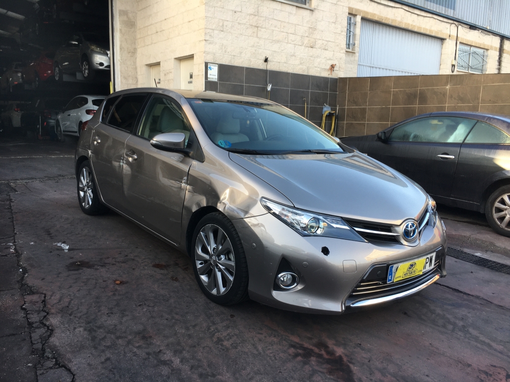 TOYOTA AURIS HIBRIDO Y GLP 1.8 136CV AUT