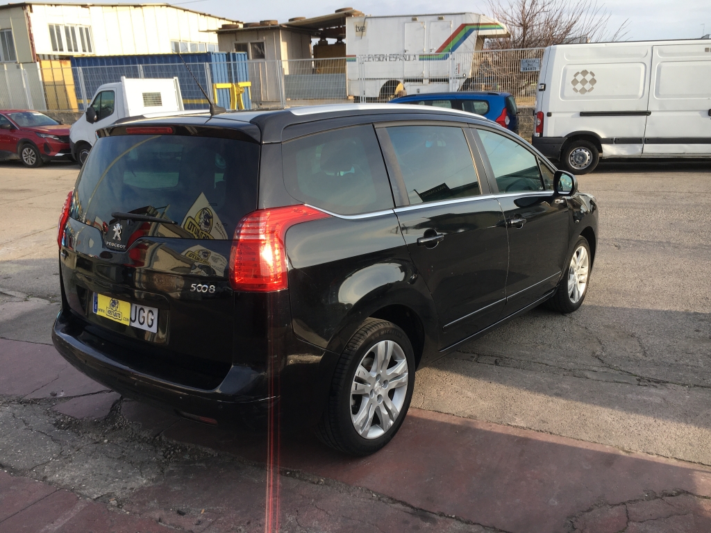 PEUGEOT 5008 1.6 HDI 120CV 7 PLAZAS